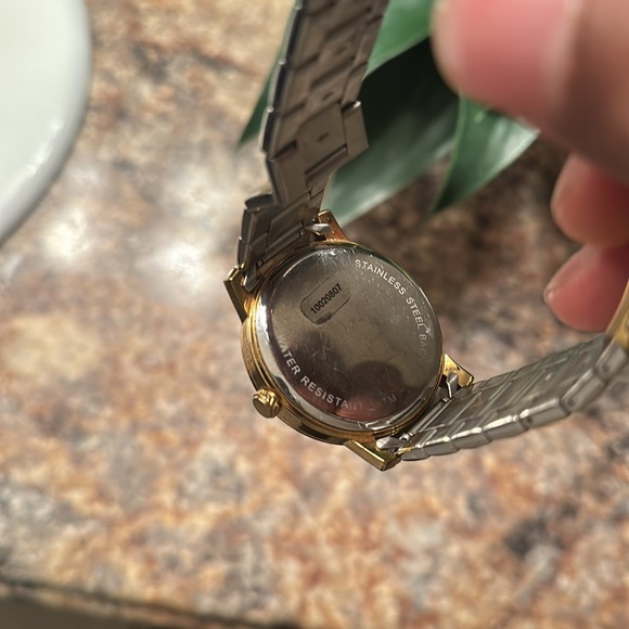 Kenneth Cole two tone gold and stainless steel - Picture 4 of 4